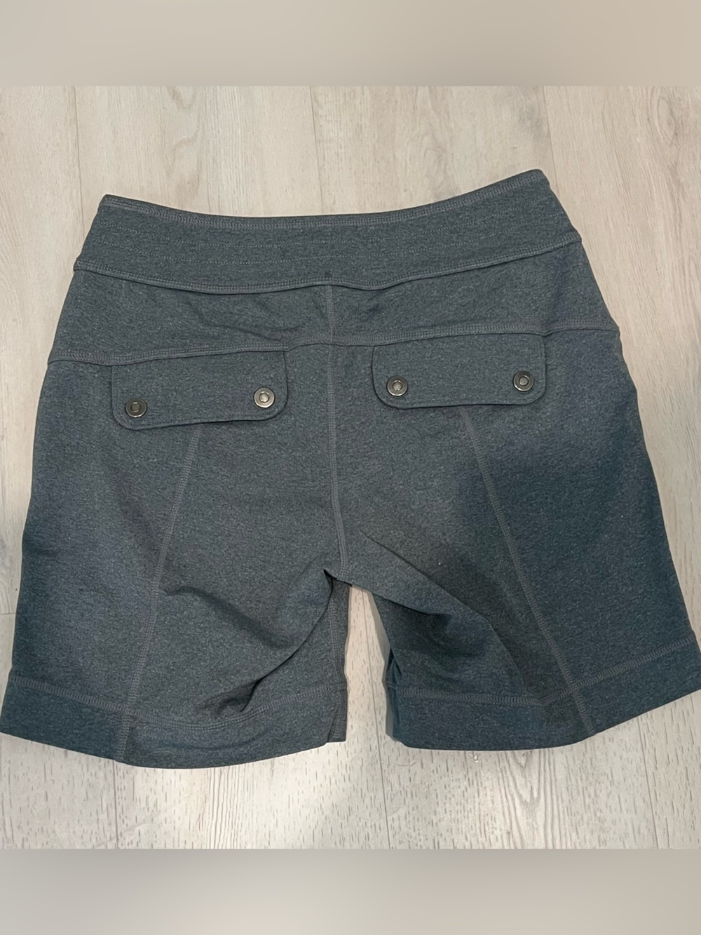 Title Nine Women's Athletic Stretch Shorts in  Heathered Sage Green‎ XS hiking - Picture 3 of 4